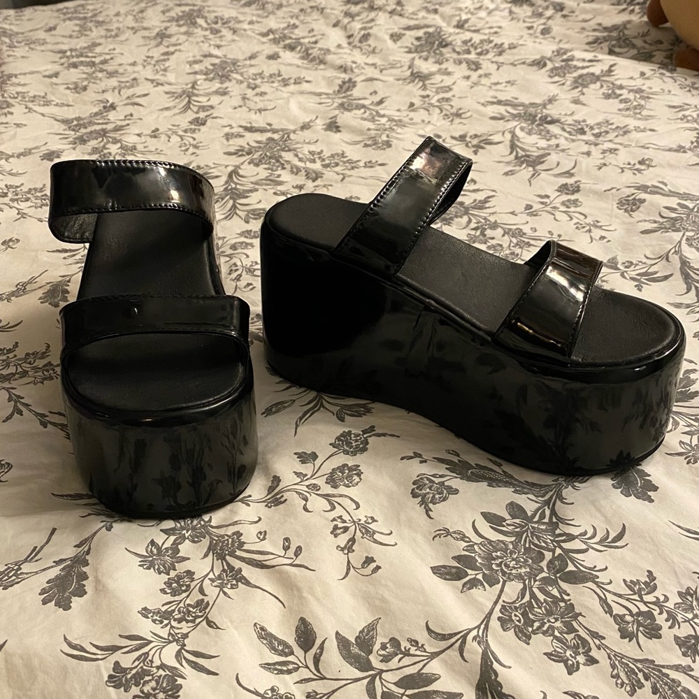 Sandal platforms